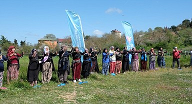 Şalvarlı spor etkiliği renkli görüntülere sahne oldu