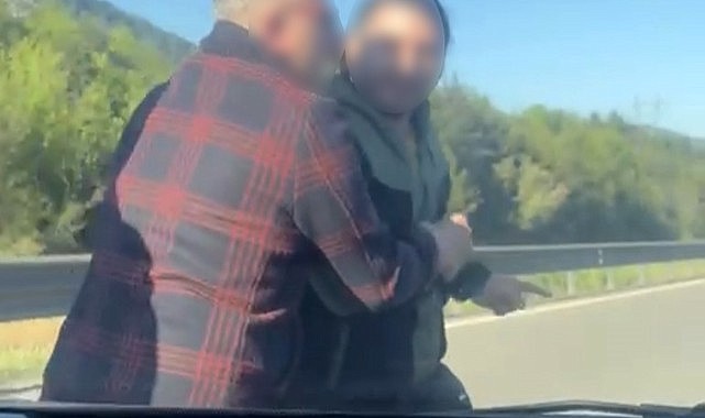 Tatil dönüşü trafik magandası yol kesip, sürücüye saldırdı!