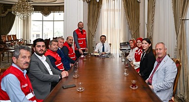 Türk Kızılay Kocaeli Şubesi Vali Aktaş’ı ziyaret etti