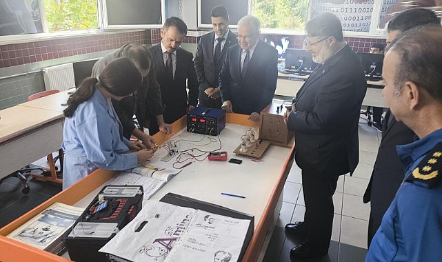 Vali Aktaş, Deniz Yıldızları Lisesi'ni ziyaret etti