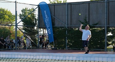 56 sporcu kortta buluştu, tenis şöleni başladı