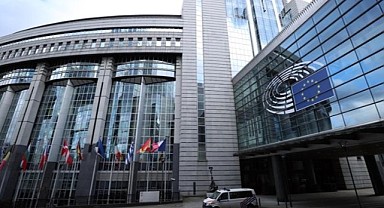 AB, yüksek riskli yapay zekâ kurallarını erteledi!