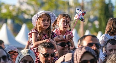 Çocuklar ‘Lemi Abi’ ile Karneval’da buluştu