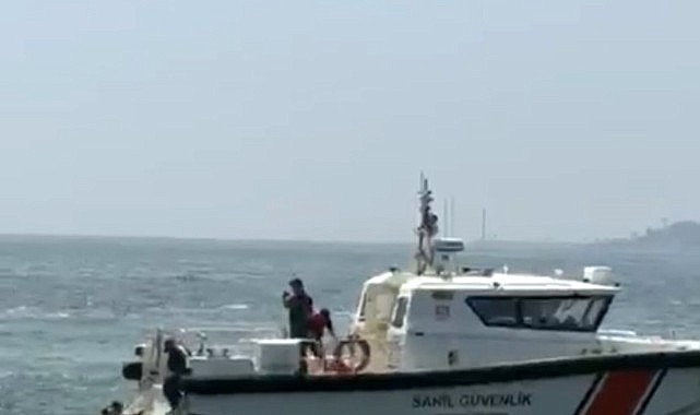 Feribottan düşen vatandaşı büfe çalışanı kurtardı!