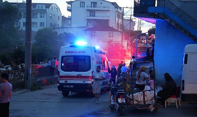 Gecekonduda çıkan yangın mahalleliyi sokağa döktü!