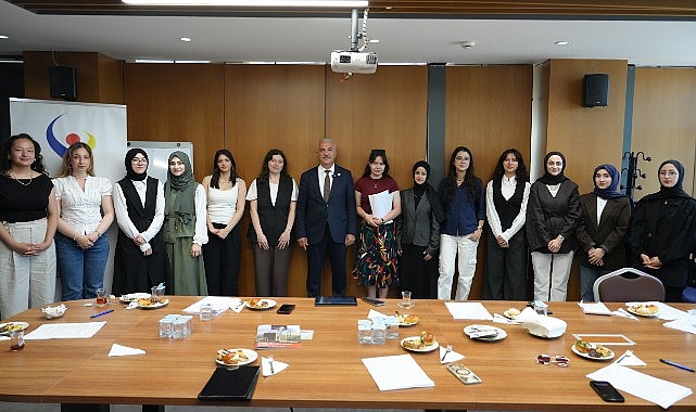 Genç kadınların projeleri jüri değerlendirmesinden geçti
