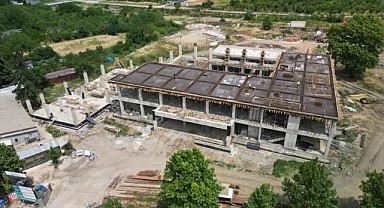 Gölcük’e FIFA standartlarında spor kompleksi inşa ediliyor