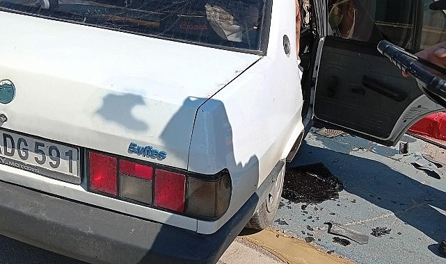 Kaldırıma çarpan otomobilin sürücüsü yaralandı
