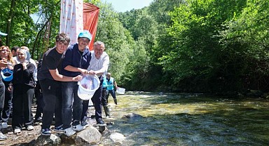 Kiraz Dere’ye 50 bin balık yavrusu daha bırakıldı