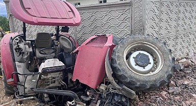 Kullandığı traktörün altında kalan çiftçi ağır yaralandı
