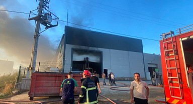 Makine parçası üreten fabrikada çıkan yangın korkuttu!