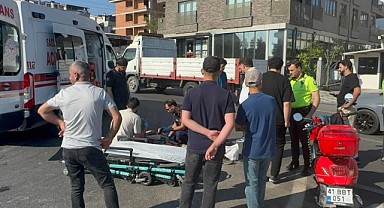 Otomobil ile çarpışan motosikletteki 2 kişi yaralandı