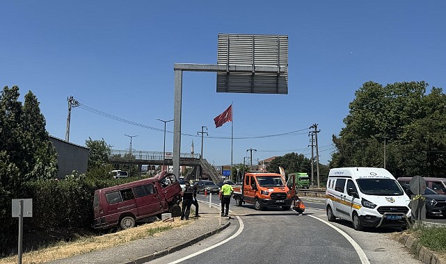 Panelvan yön tabelasına çarptı! 1 kişi öldü