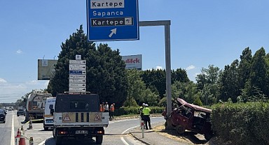 Panelvan yön tabelasına çarptı! 1 kişi öldü