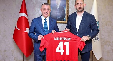 Şampiyon Gölcükspor, Büyükakın’ı ziyaret etti  