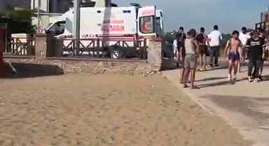 Serinlemek için girdikleri deniz iki kardeşi ayırdı!
