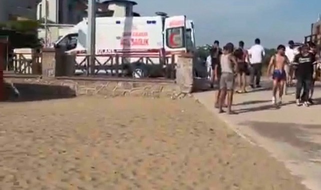 Serinlemek için girdikleri deniz iki kardeşi ayırdı!