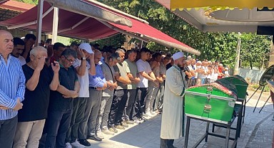 Tatil yolunda can veren anne ve kızı toprağa verildi