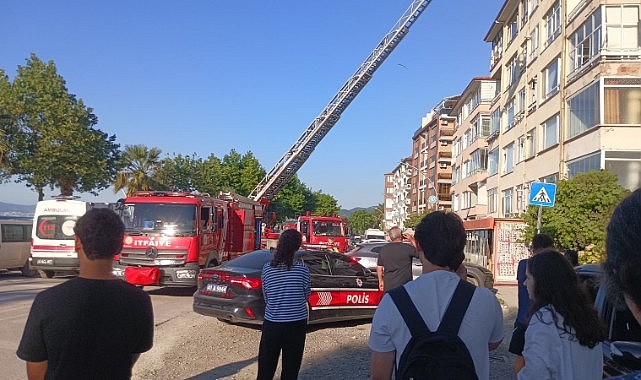 Yangında mahsur kalan anne ve çocuk kurtarıldı
