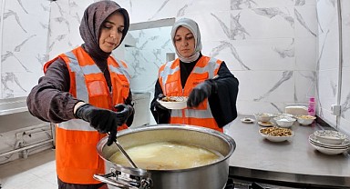 Aşure bereketi Saygınlar Kulübü’ne taşındı