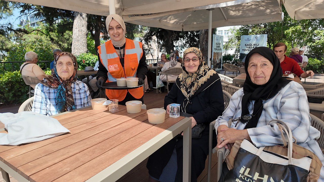 Aşure bereketi Saygınlar Kulübü’ne taşındı