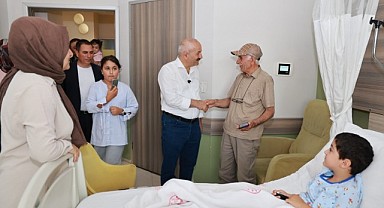 Büyükgöz,  sünnet olan çocukları ziyaret etti