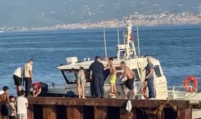 Deniz fenerine çıkan 3 kişiyi sahil güvenlik kurtardı