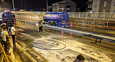 Eskihisar feribot yolundaki alt geçit yıkanıyor