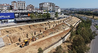 Fatih Sultan Mehmet Parkı'nda ağç dikimi yapılıyor
