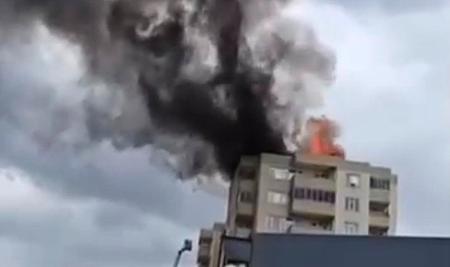 Gebze'de bina çatısı alevlere teslim oldu