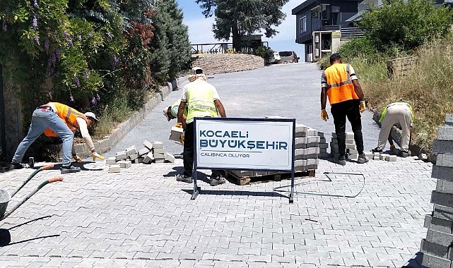 Halıdere’de 3 sokakta parke yollar yenilendi