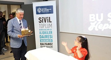 Ömeroğlu, Zeynep Azra’nın mutluluğuna ortak oldu