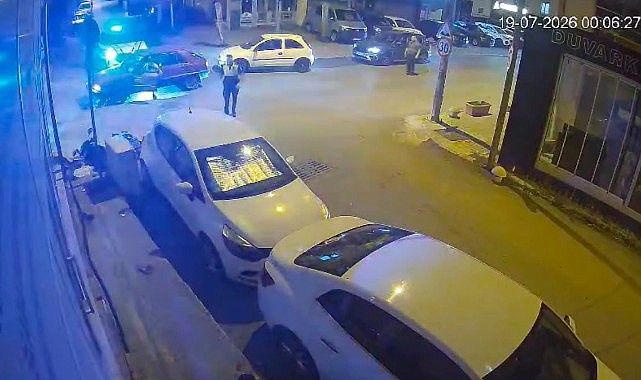 Otomobil motosiklete çarptı! Polis yardıma koştu