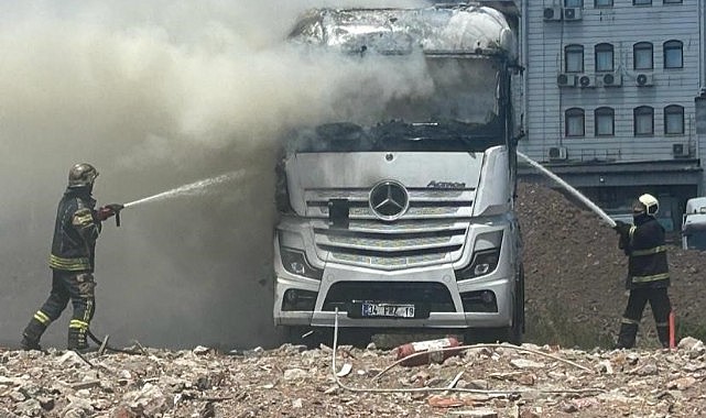 Park halindeki çekici alevlere teslim oldu