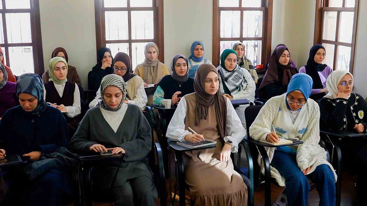 TÜRGEV'li genç kızlar teknoloji alanında yetişiyor