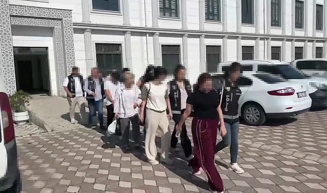 Yüzlerce kişiyi dolandırmışlardı! Tutuklandılar