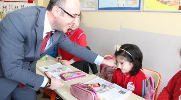 33 yıl önceki ilkokul öğretmenini ziyaret etti