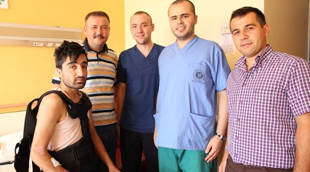 Afgan öğrenci Türk hekimlere emanet