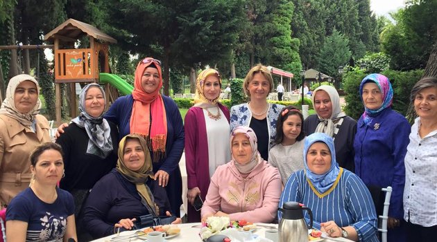 AK Kadınlar bir araya geldi