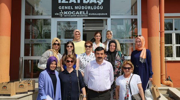 AK Kadınlar İZAYDAŞ’ı ziyaret etti