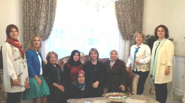 AK Kadınlardan Hac ziyareti