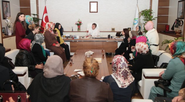 AK Kadınları ağırladı