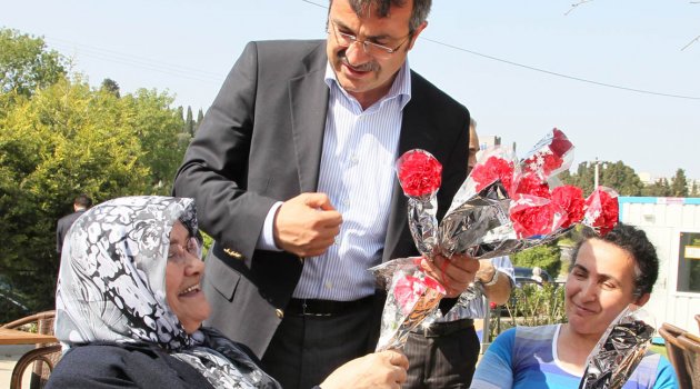 Anneler Günü’nü kutladı