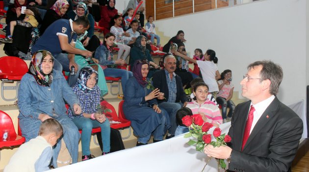 Annelerimiz baş tacımızdır