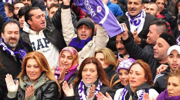 Aşçısıyla garsonuyla maça geliyor