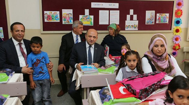Bakan Işık Dilovası’nda ziyaretler yaptı