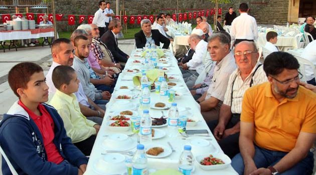 Başkan, Hafızlarla iftarda biraraya geldi