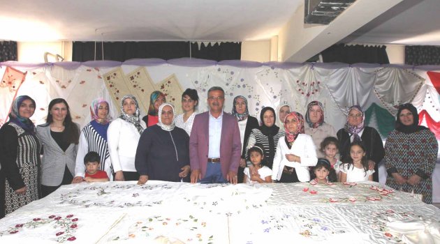 Başkan, Halk Eğitim’in hünerli hanımlarını kutladı