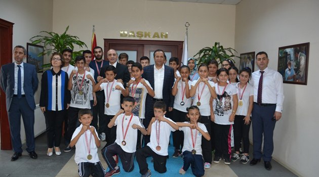 Başkan Toltar başarıyı ödüllendirdi