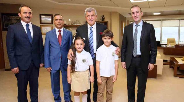 Başkana, TBMM’den minik ziyaretçiler